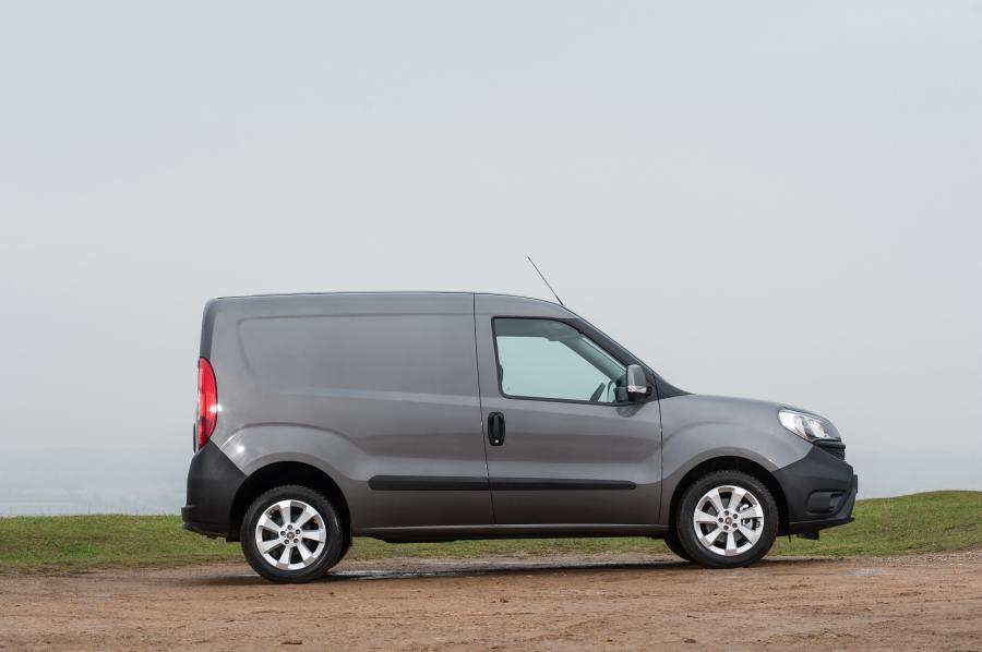  Fiat Doblo Cargo 2015 года  (UK) (фото 5 из 12)
